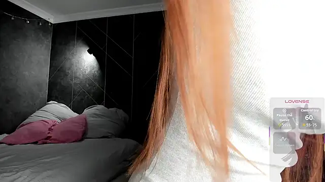 Red FoxGirl online show from December 2025 02:54:02 PM