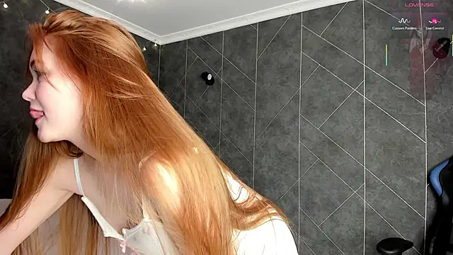 Red FoxGirl online show from February 2026 04:19:01 PM