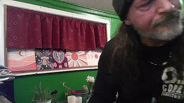 HippieDad333 online show from April 2026 01:23:01 AM