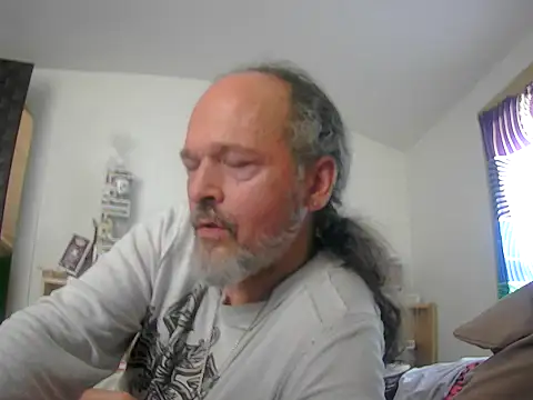 Snapshot of HippieDad333 chatting on September 2025 07:10:02 PM HippieDad333 online show from September 2025 07:10:02 PM