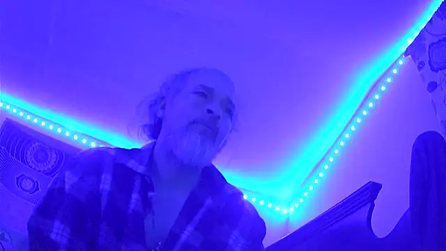 HippieDad333 online show from December 2025 01:30:02 AM