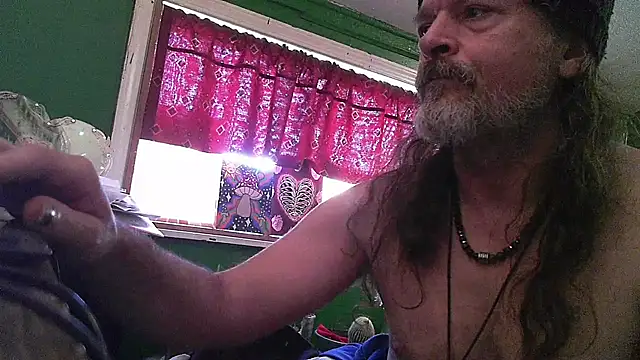 HippieDad333 online show from April 2026 10:19:02 PM