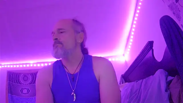 HippieDad333 online show from December 2025 12:04:01 AM