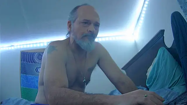 HippieDad333 online show from December 2025 10:21:01 PM