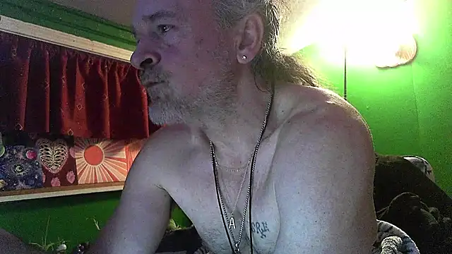 HippieDad333 online show from February 2026 02:40:02 AM