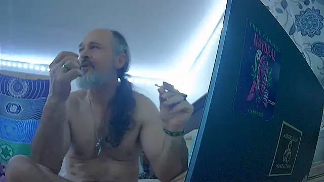 HippieDad333 online show from December 2025 12:43:02 AM