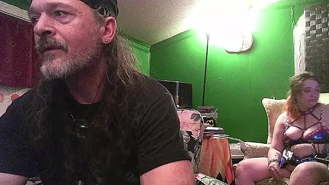 HippieDad333 online show from April 2026 03:00:02 AM