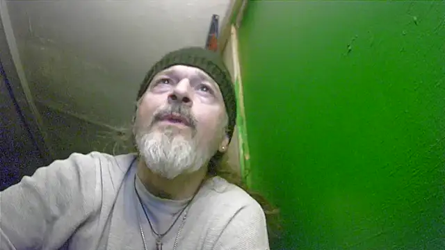 HippieDad333 online show from December 2025 11:22:01 PM