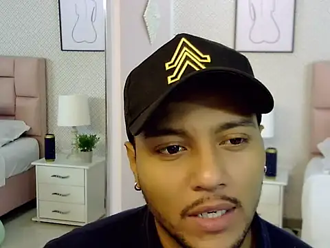Max Rivers online show from October 2025 07:14:02 PM
