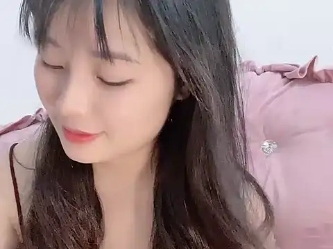 Snapshot of Lie_liee chatting on May 2026 01:48:02 PM Lie liee online show from May 2026 01:48:02 PM