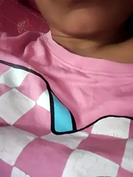 Snapshot of Queen-Bee143 chatting on February 2026 03:14:01 AM Queen-Bee143 online show from February 2026 03:14:01 AM