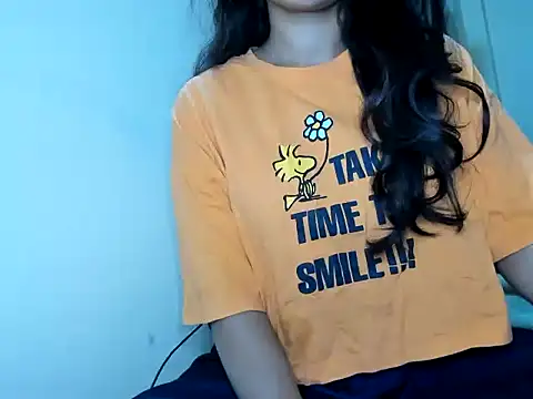 Snapshot of Queen-Bee143 chatting on February 2026 05:57:02 PM Queen-Bee143 online show from February 2026 05:57:02 PM