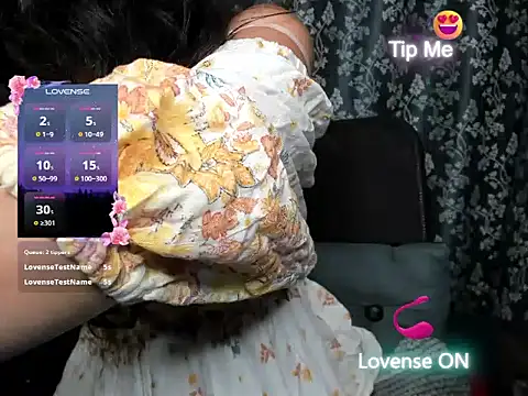 Snapshot of Queen-Bee143 chatting on March 2026 06:04:02 PM Queen-Bee143 online show from March 2026 06:04:02 PM