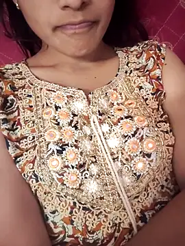 Snapshot of Queen-Bee143 chatting on February 2026 04:43:01 AM Queen-Bee143 online show from February 2026 04:43:01 AM