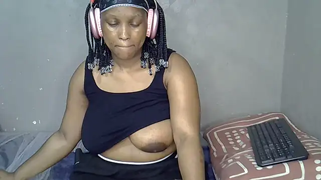 Bellabootie online show from December 2025 04:45:01 PM