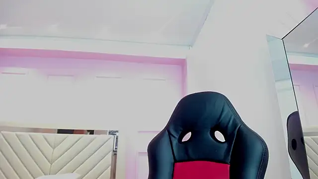 ALAHIACRUZ1 online show from March 2026 07:29:01 PM