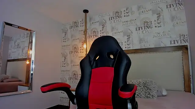 ALAHIACRUZ1 online show from February 2026 07:22:01 PM