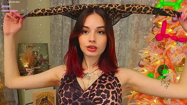 LunaraRada online show from January 2026 05:42:01 PM