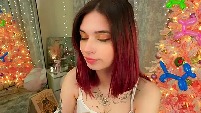 LunaraRada online show from January 2026 05:50:01 PM