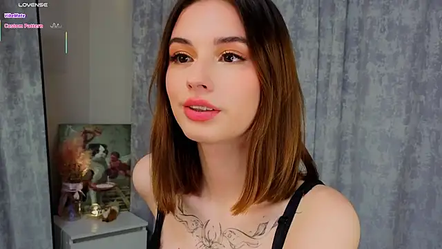 LunaraRada online show from December 2025 02:41:02 PM