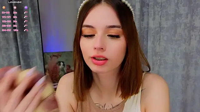 LunaraRada online show from November 2025 05:17:02 PM