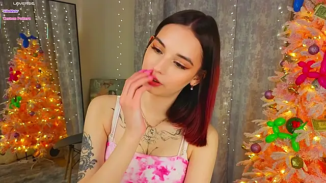 LunaraRada online show from January 2026 06:04:02 PM