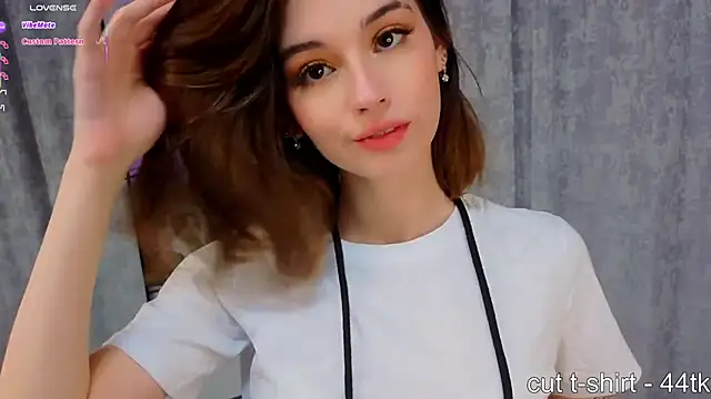 LunaraRada online show from November 2025 03:26:01 PM