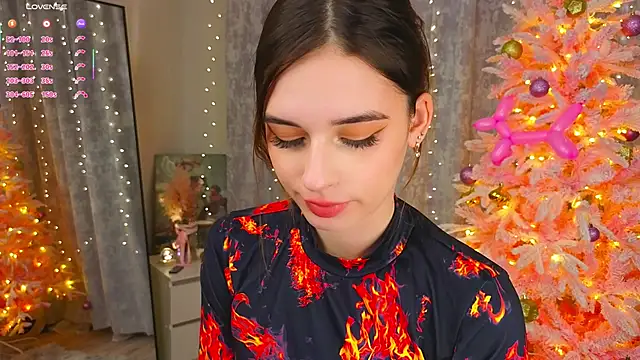 LunaraRada online show from December 2025 05:39:02 PM