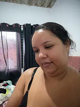 Snapshot of EggedGrowth chatting on February 2026 11:52:02 AM EggedGrowth online show from February 2026 11:52:02 AM