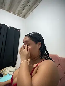 Snapshot of EggedGrowth chatting on January 2026 11:14:01 PM EggedGrowth online show from January 2026 11:14:01 PM