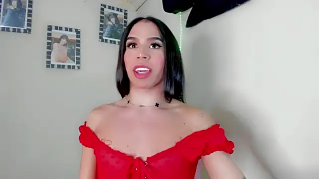 Snapshot of Sophia_Velarie chatting on October 2025 09:51:01 PM Sophia Velarie online show from October 2025 09:51:01 PM