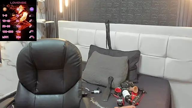 Snapshot of MaraBlake_ chatting on January 2026 01:33:01 AM MaraBlake online show from January 2026 01:33:01 AM