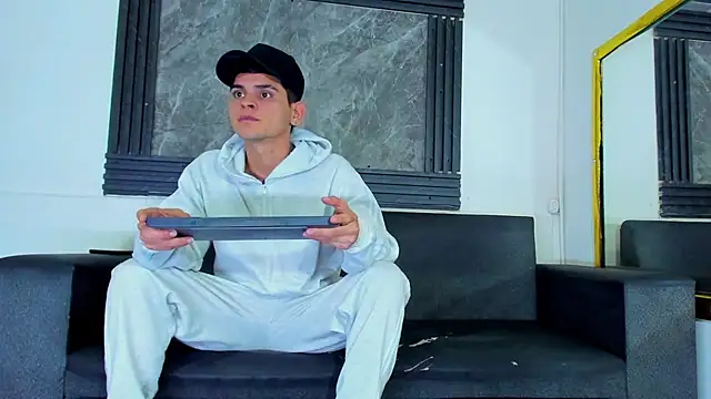 Snapshot of liam_coleman25 chatting on February 2026 04:31:01 AM liam coleman25 online show from February 2026 04:31:01 AM