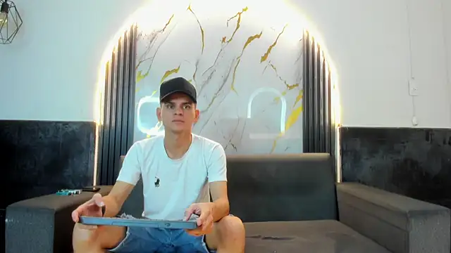 Snapshot of liam_coleman25 chatting on February 2026 04:54:01 AM liam coleman25 online show from February 2026 04:54:01 AM