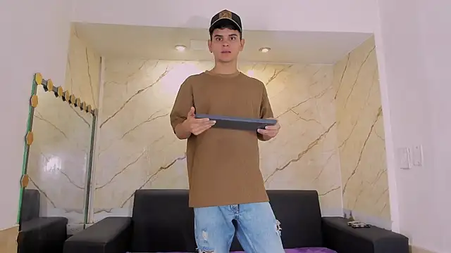 Snapshot of liam_coleman25 chatting on January 2026 04:41:01 AM liam coleman25 online show from January 2026 04:41:01 AM