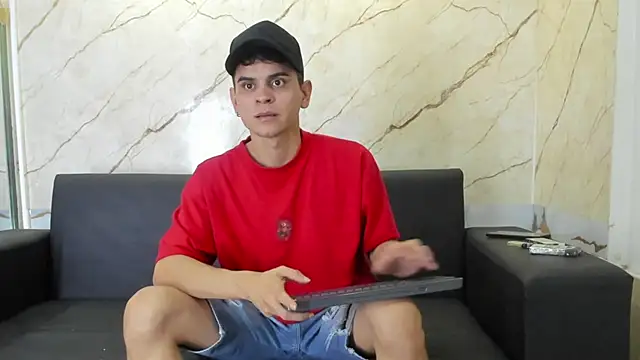 Snapshot of liam_coleman25 chatting on December 2025 05:40:02 AM liam coleman25 online show from December 2025 05:40:02 AM