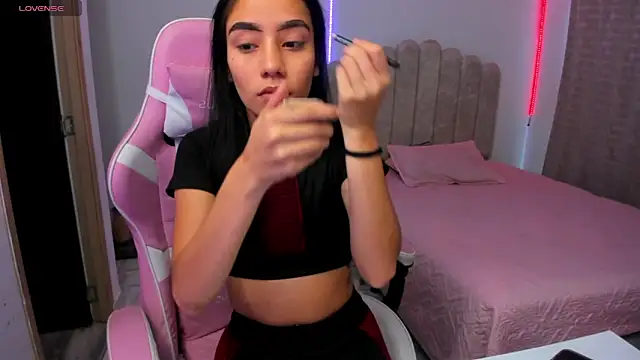 ISABELFORYOU1 online show from October 2025 09:51:02 PM