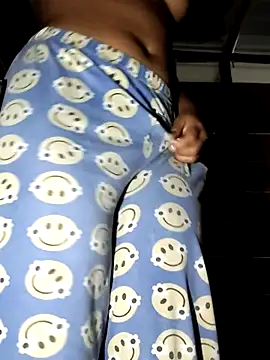 NileveSantanna online show from November 2025 02:55:02 AM