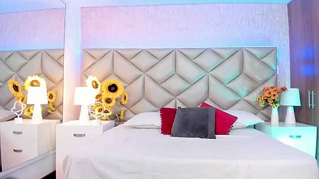 Charlotte hall  online show from November 2025 05:45:01 AM