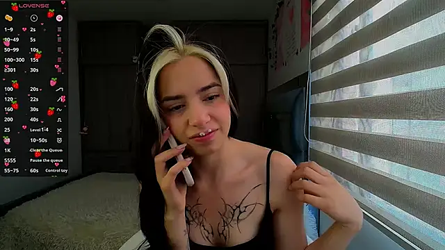 Kittyross online show from November 2025 02:40:01 PM