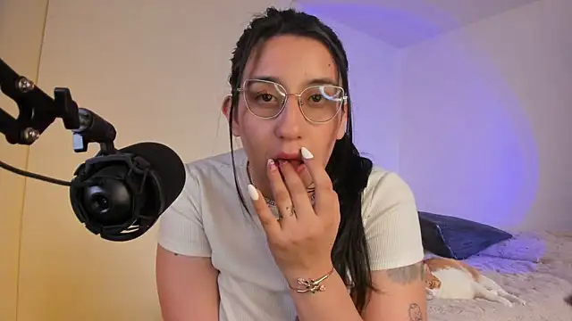 Snapshot of tellmemaddie chatting on April 2026 08:54:02 PM tellmemaddie online show from April 2026 08:54:02 PM