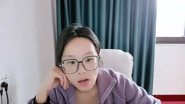 guai00 online show from November 2025 02:39:01 AM