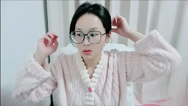 guai00 online show from November 2025 01:43:01 PM