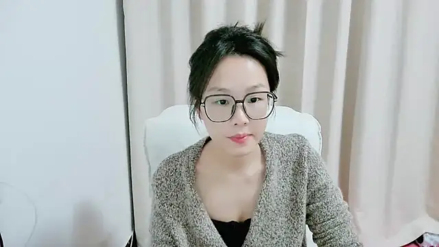 guai00 online show from November 2025 01:37:02 PM