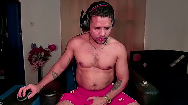 LucasGaeel online show from December 2025 01:03:02 PM