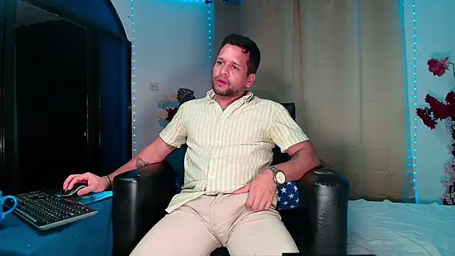 LucasGaeel online show from February 2026 01:29:01 AM