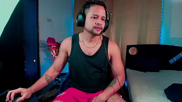 Snapshot of LucasGaeel chatting on October 2025 11:19:01 AM LucasGaeel online show from October 2025 11:19:01 AM