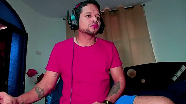 Snapshot of LucasGaeel chatting on November 2025 08:45:01 PM LucasGaeel online show from November 2025 08:45:01 PM