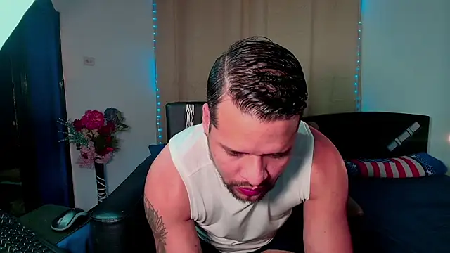 Snapshot of LucasGaeel chatting on December 2025 11:43:02 PM LucasGaeel online show from December 2025 11:43:02 PM