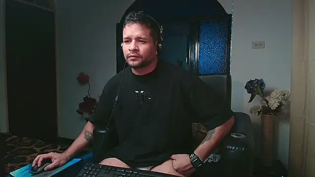 LucasGaeel online show from May 2026 09:26:02 PM